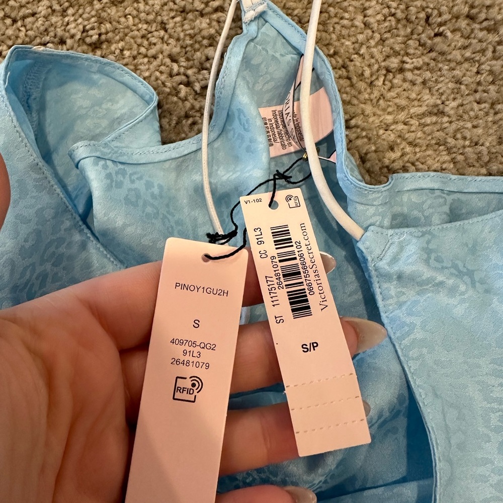 Victoria’s Secret Blue Cheetah Silk Sleep Tank White Piping | S NWT - Picture 4 of 5